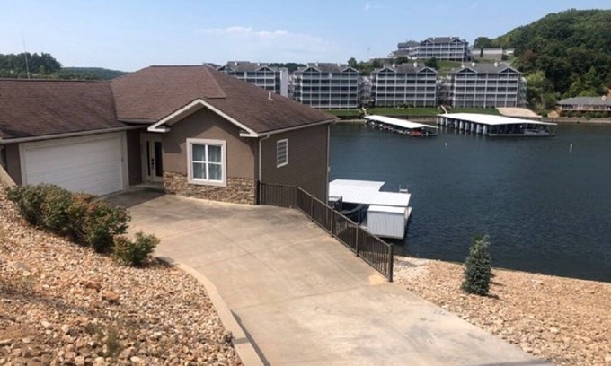 Lake of the Ozarks House | Unforgettable Lake Getaway for Families - Guest Rated 9.8