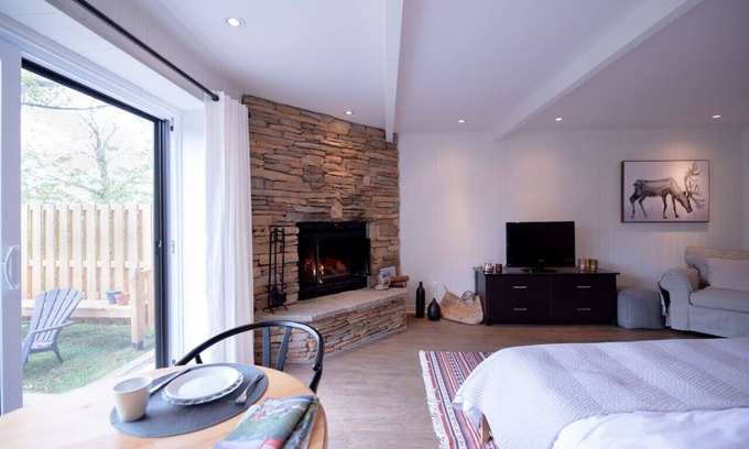 Mont-Tremblant Condo | Scenic Lake & Mountain Views, Steps from Tremblant