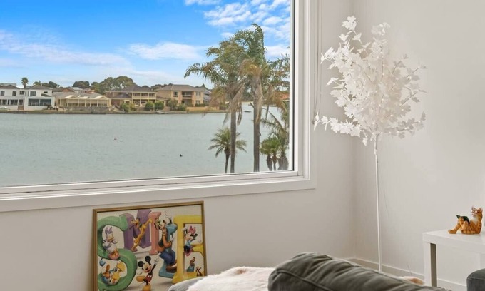 West Lakes House | Lake View Family Retreat: 10/10 Guest Rated Experience