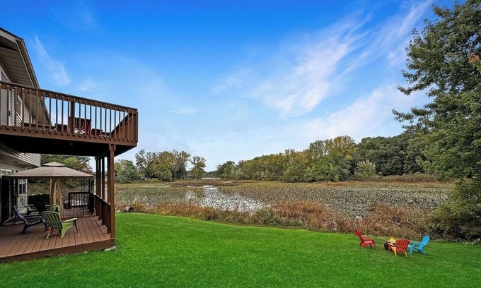 La Porte House | Amazing lake views at the La Porte Lily Pad