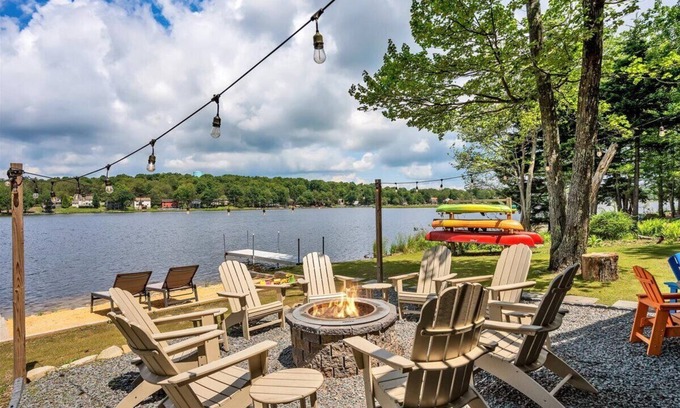 Tobyhanna House | Stunning Lakeside Escape with Hot Tub and Private Beach