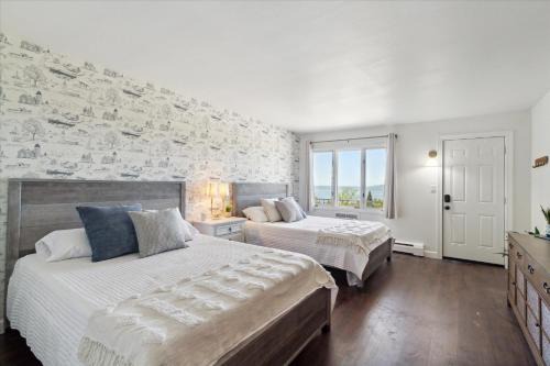 Petoskey House | Exceptional Remodeled Retreat with Breathtaking Lake Views