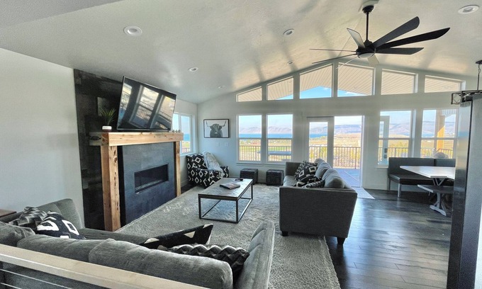 Sweetwater House | Unforgettable Lake Views with Prime Beach Access & Amenities