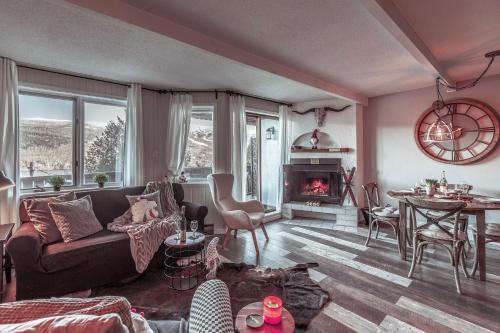 Mont-Tremblant House | Scenic Lakemountain Retreat Near Tremblant - 4-Star Stay