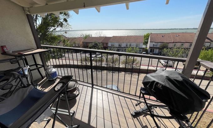 Rockwall House | Scenic Lakeview Retreat in Family-Friendly Resort Community