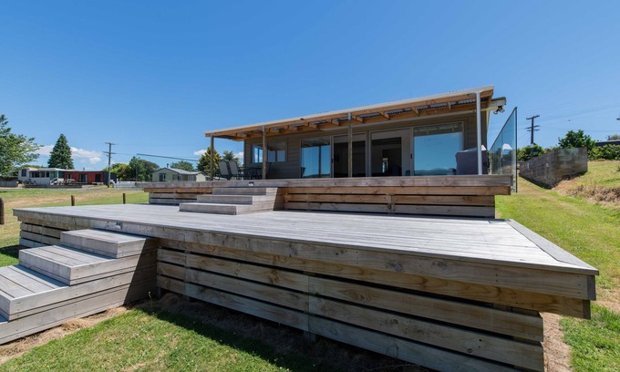 Mangakino House | LakeVista House: Scenic Views & Pet-Friendly Comfort