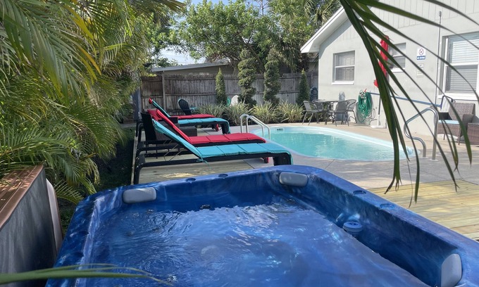 Dunedin House | Exceptional Dunedin Home with Heated Pool & Hot Tub