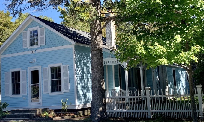 Leland House | Cozy Cottage in Leland Village - Steps to Beaches & Sunsets