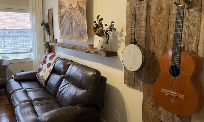 Historic Edgefield Apartment | Prime Location with Home Office in Trendy East Nashville