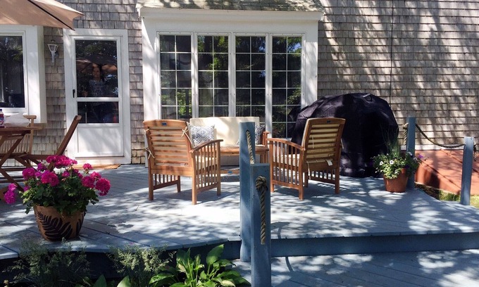 South Orleans House | Prime Location in a Picturesque Neighborhood - 10/10 Rated!