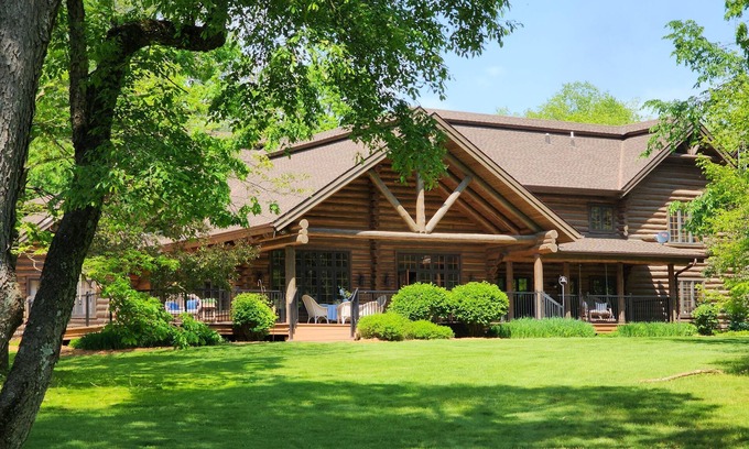 Holcomb Resort | Escape to Amazing Lodge & Retreat: Nature, Pool & Spa