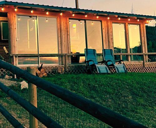 Conner House | Amazing Log Cabin with Stunning Views in Conner, Montana