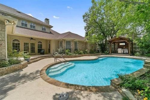 Richardson House | Elegant 5-Bedroom Home with Private Pool for Relaxing Getaways