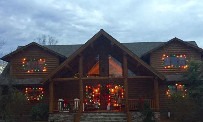 Mammoth Cave House | Perfect Retreat for Large Groups: Hiking & Horseback Adventures