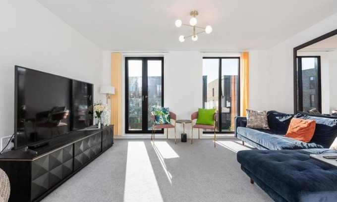 Whittington House | Inviting New Townhouse with Garden in Central London