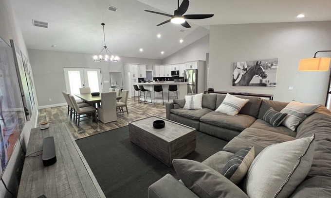 Fellowship House | Comfortable Family Retreat Just 10 Minutes from WEC