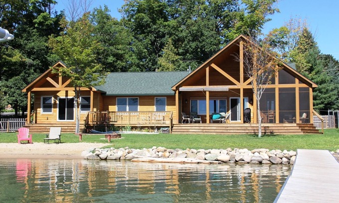 Rapid City House | Unforgettable North Elk Lake Getaway with Spa & Pet-Friendly Options