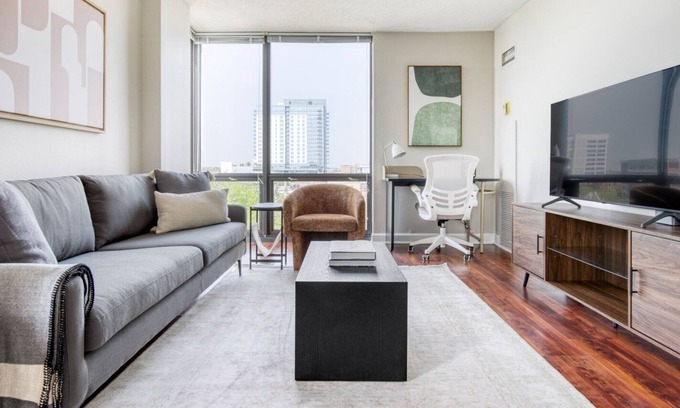 Oak Park Apartment | Amazing Oak Park 2BR w/ Lounge & Rooftop, 3 blocks to L, by Blueground