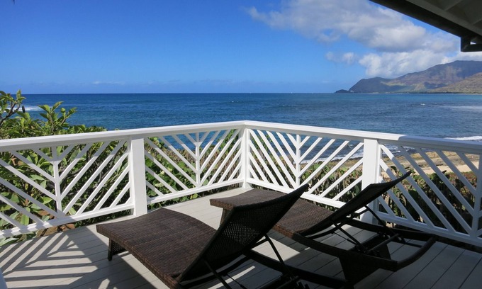 Maili Cottage | Unforgettable Ocean Views and Breathtaking Sunsets Await