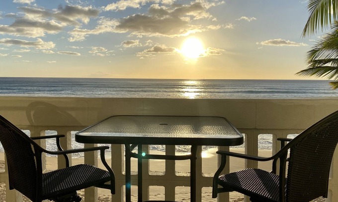 Makaha Condo | Stellar Ocean Front Condo with Stunning Views & Amenities