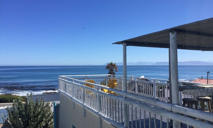 Gansbaai House | Inviting Beach Bungalow with Amazing Ocean Views & Pool