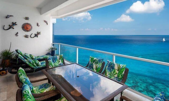 Zona Hotelera Norte Condo | Unforgettable Ocean Views with Pool and Family Amenities