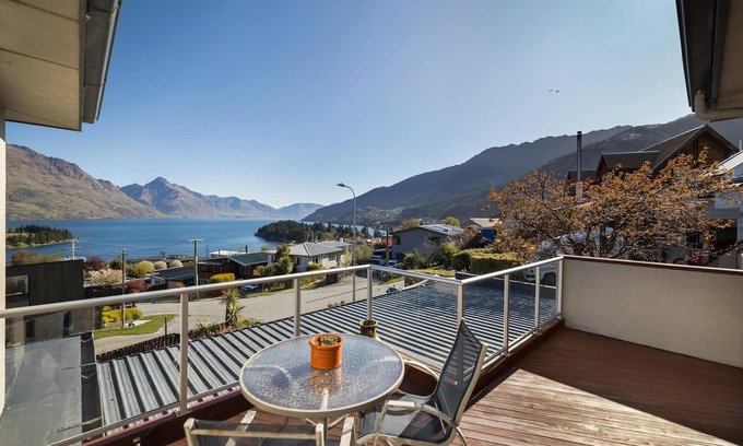 Queenstown Apartment | Experience Breathtaking Lake Views Near Downtown Queenstown