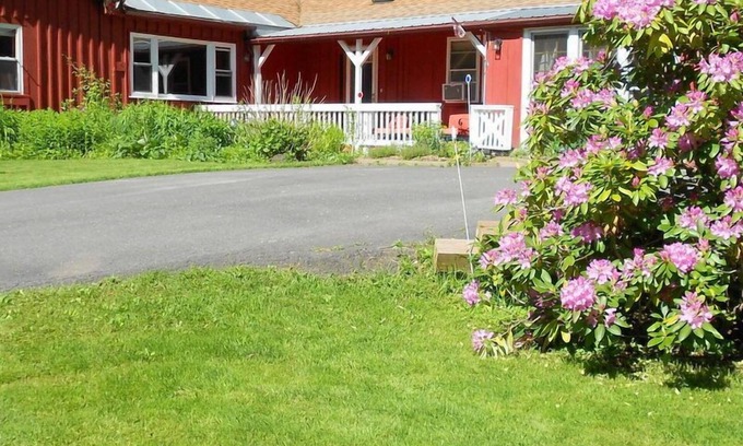 Shelburne Falls Bed & Breakfast | Inviting Country Haven for People and Pets - Rated 9.8/10