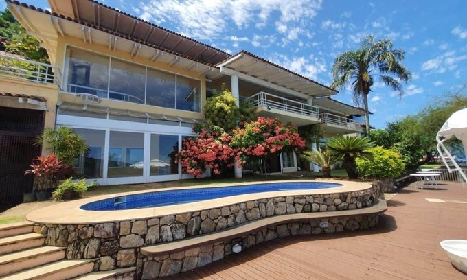 Centro Villa | Inviting Retreat in Angra dos Reis with Spa & Family Amenities