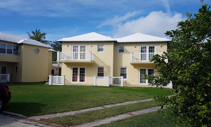 Warwick House | Ideal Coastal Retreat Near Beaches, Golf & Scenic Trails