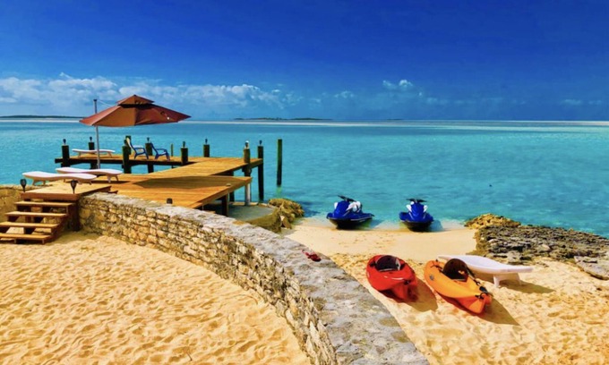 George Town House | Idyllic Guest House with Private Beach, Dock & Gym