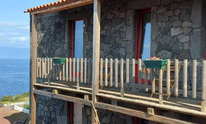 Sao Roque do Pico House | Inviting Quadruple Room with Breathtaking Sea Views