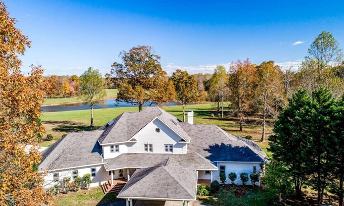 Hurdle Mills House | Experience Fresh Air at Our Park-Like 6 BR Guest Space