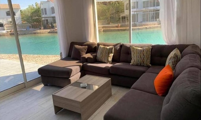 Al Mamsha El Seyahi Villa | Seaside Villa with Private Beach and Family-Friendly Perks