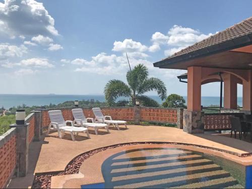 Ko Lanta Villa | Seaside Retreat: 4-Star Villa with Pool & Family Fun