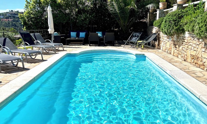 Sa Riera House | Seaside Retreat with Private Pool & Free Wifi - Rated 10/10