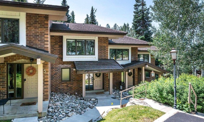 Steamboat Springs House | Tranquil Mountain Retreat with Spa and Hiking Access