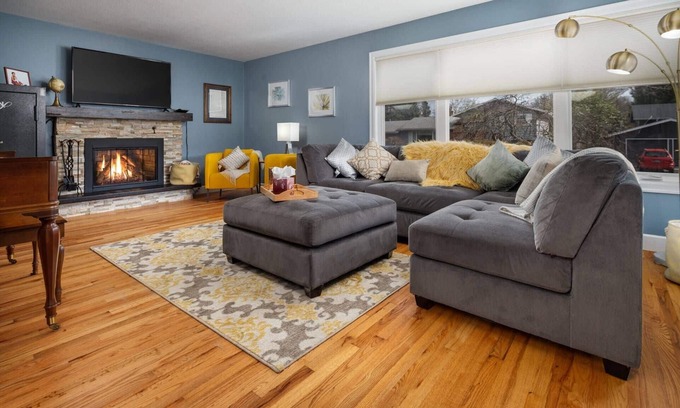 Cedar Hills House | Pet-Friendly Retreat with Open Floor Plan Near Portland