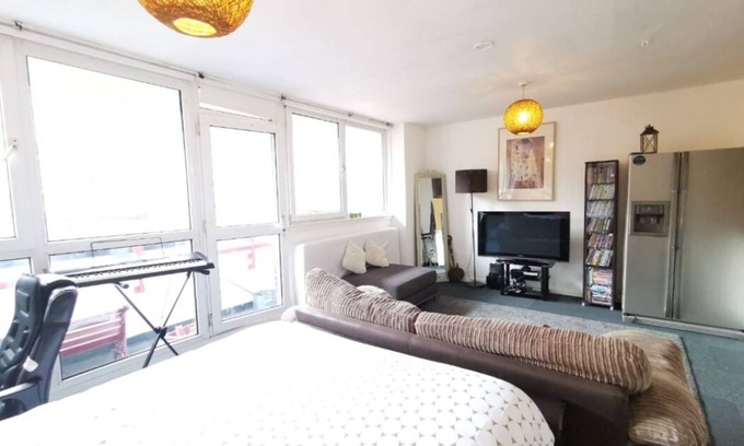 Elephant and Castle Apartment | Convenient Studio Flat Near Elephant and Castle Station