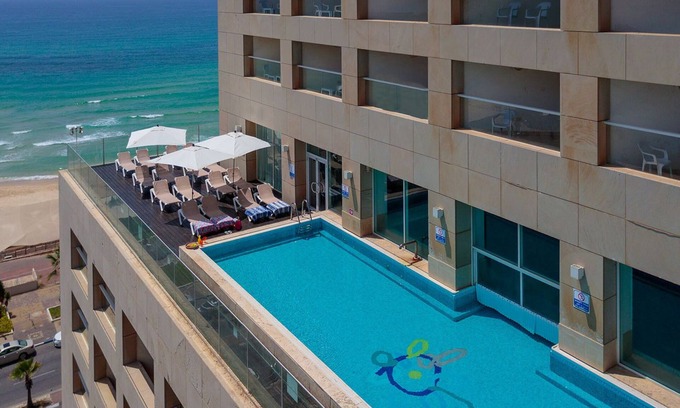 Bat Yam Apartment | Seaside Retreat with Pool and Spa Amenities Await You