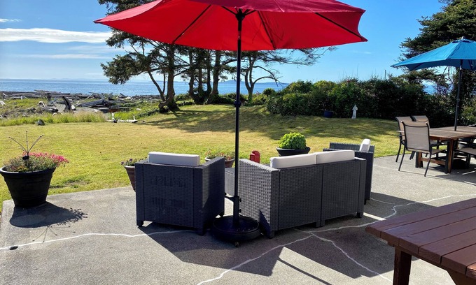 Oak Harbor House | Experience Breathtaking Sunsets and Beachfront Bliss