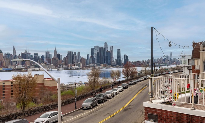 West New York Apartment | Amazing Value! 7Bedrooms/4Baths 20 min to NYC