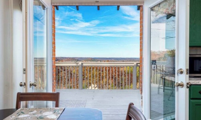 Branson House | Amazing View! 1950's Charm! Historic Branson Overlook!