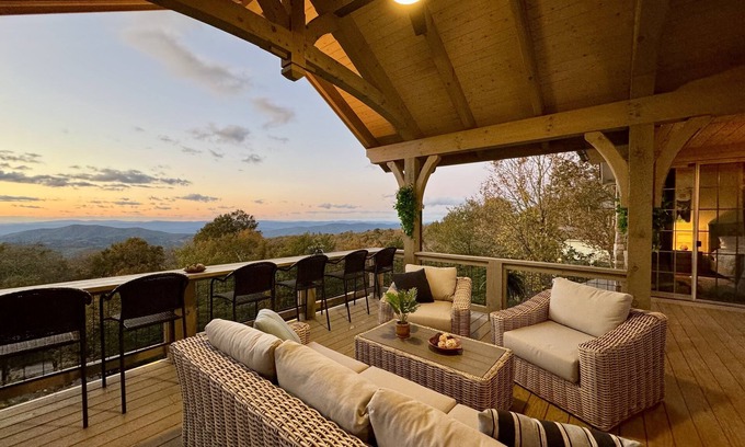 Beech Mountain Cottage | Experience Breathtaking Views & Relaxing Hot Tub Retreat