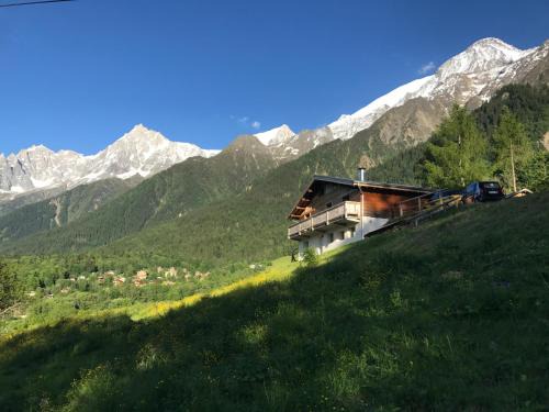 Les Houches Ski Chalet | Unforgettable Views at Appartement du Chalet - 10/10 Rating