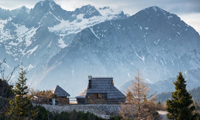 Kamnik Ski Chalet | Mesmerizing Views from a Cozy Cottage Retreat