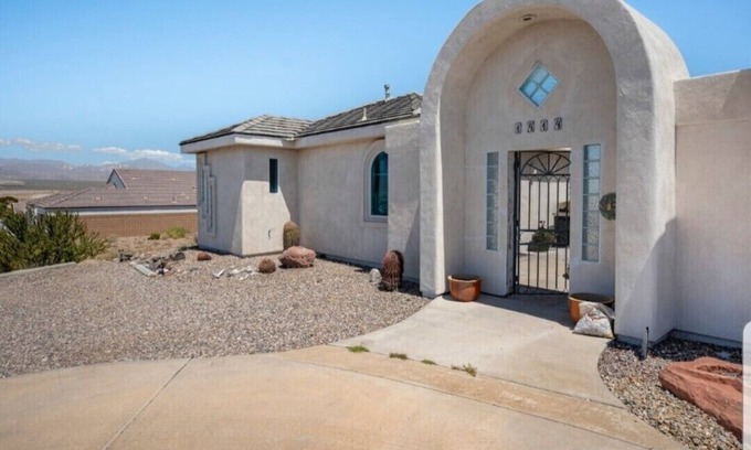 Bullhead City Apartment | Unforgettable View in Bullhead City with Pool & Spa