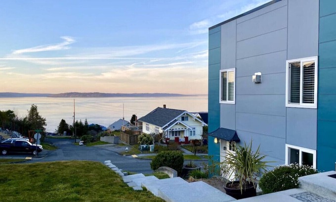 North End Condo | Breathtaking Views of Commencement Bay in Tacoma's Old Town