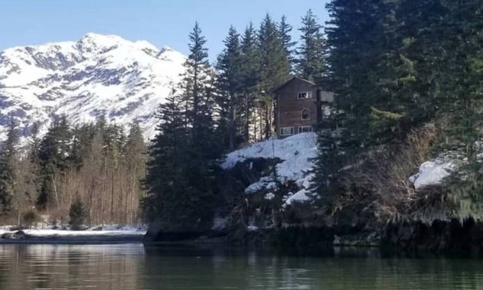 Valdez Bed & Breakfast | Unforgettable Ocean and Mountain Views in a Natural Oasis