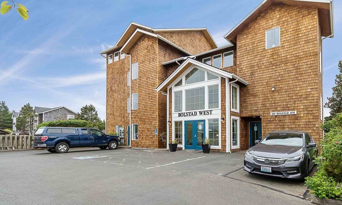 Long Beach Apartment | Scenic Studio with Ocean View, Steps from Town - 9.8 Rated